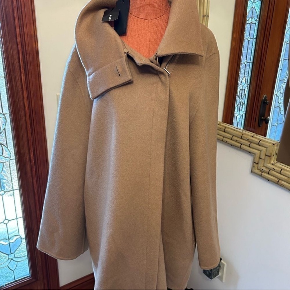 Women’s AKRIS 100% camel hair double face coat size 8, made in Italy